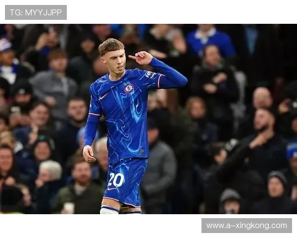 切尔西通过连续倒脚撕开空间，帕尔默搓射被干扰