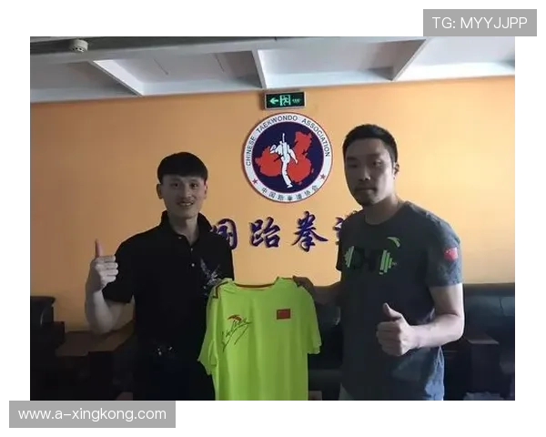 国际游泳教练在训练中采用科技手段进行动作捕捉与技术纠偏，游泳教练视频教程